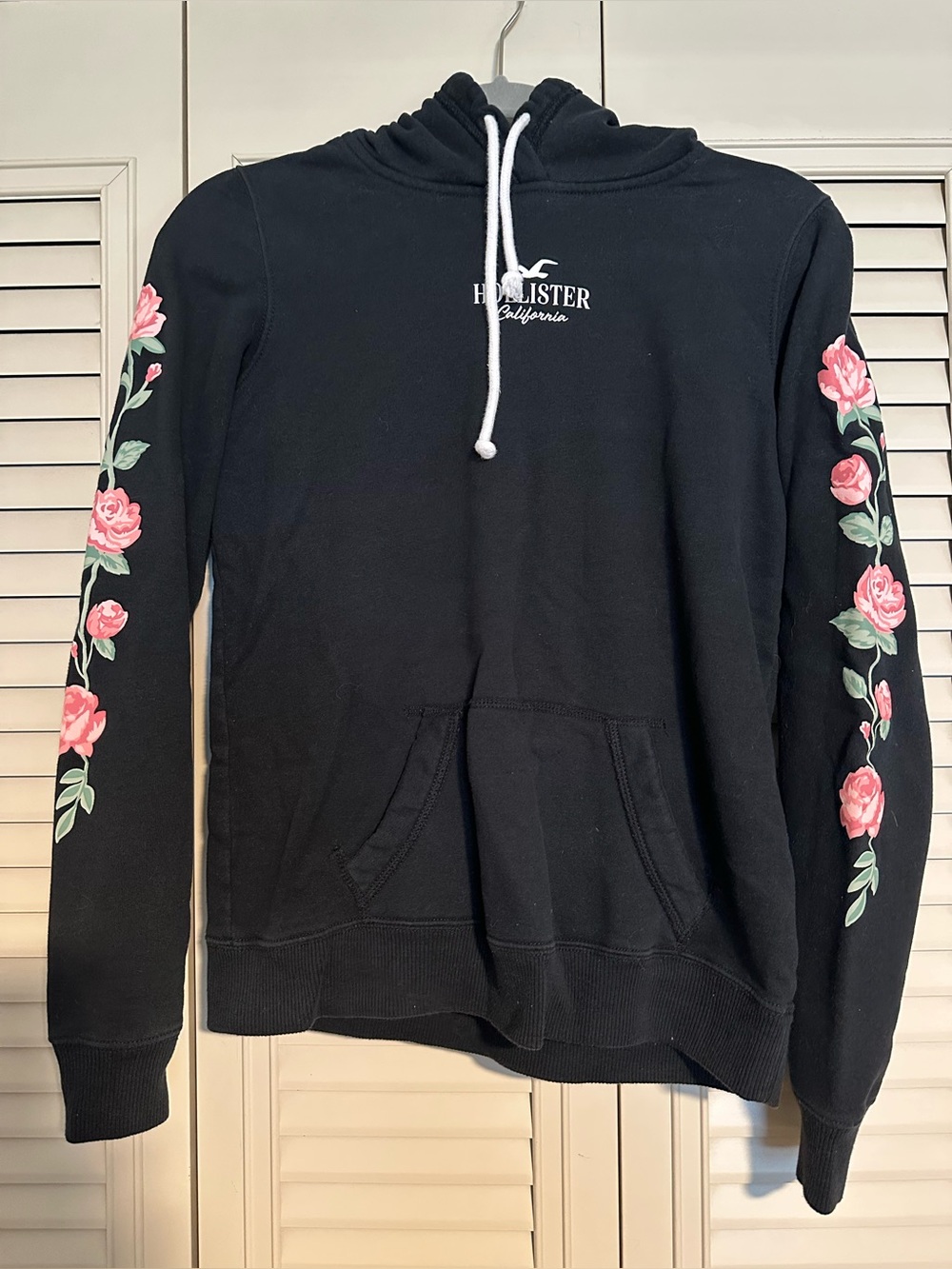 Hollister Size XS Black Roses Hoodie Hooded Sweatshirt